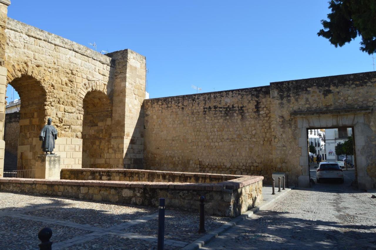 Puerta Sevilla Parking Gratis Кордова Экстерьер фото